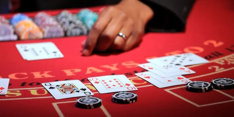 So Sánh Blackjack Online Vs Casino Truyền Thống